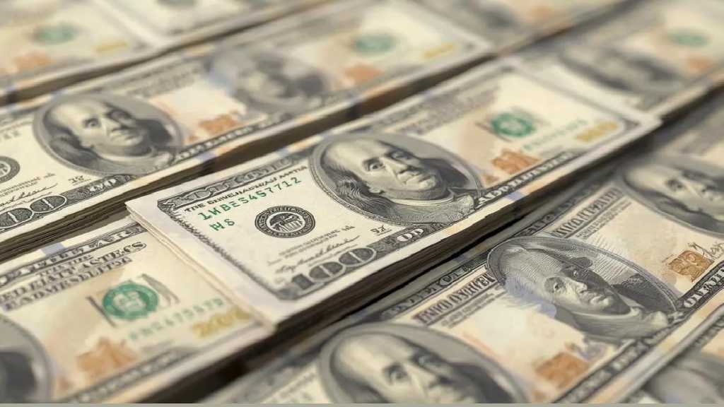 Dollar Dips as Trump Boasts It’s ’Doing Great’