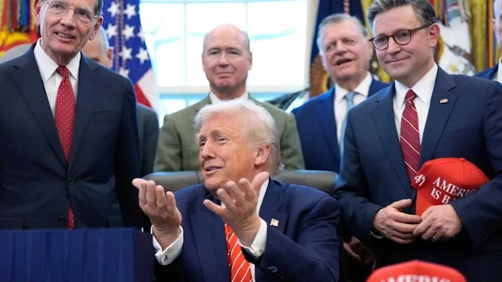 Trump Claims Gains as Approval Ratings Slide