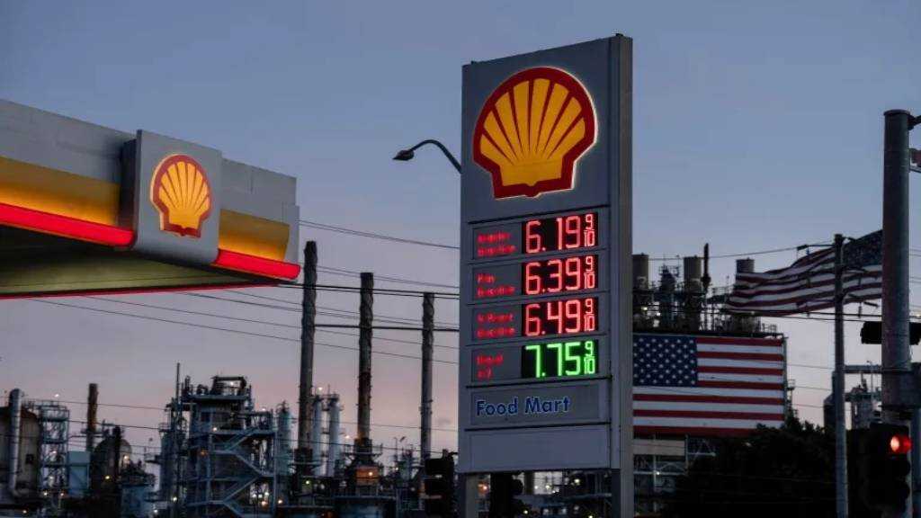 Oil Prices Soar, Asian Stocks Drop as Trump Escalates Iran Attacks