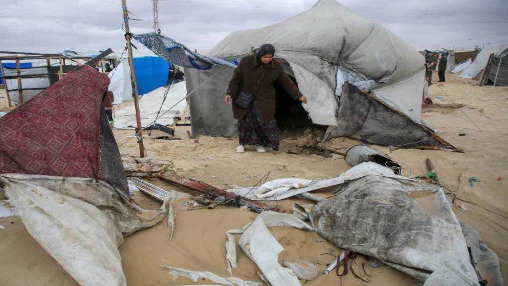 ’Israel’ Breaches Gaza Ceasefire, Wounds 2 Palestinians
