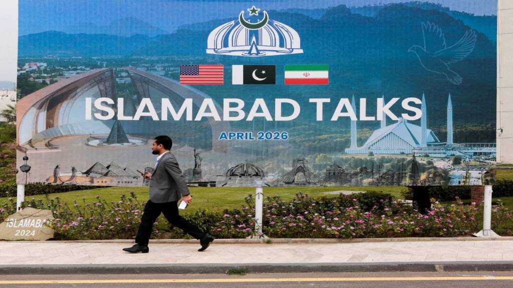 Iran Snubs Islamabad Talks, Rejects Negotiations ’Under Threats’