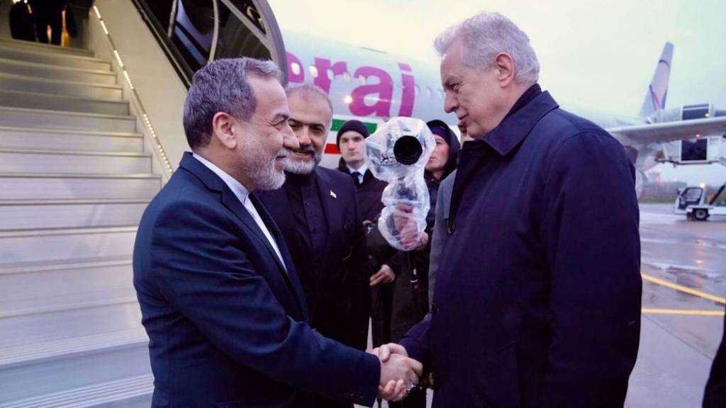 Araghchi Lands in Russia for Key Regional, International Talks