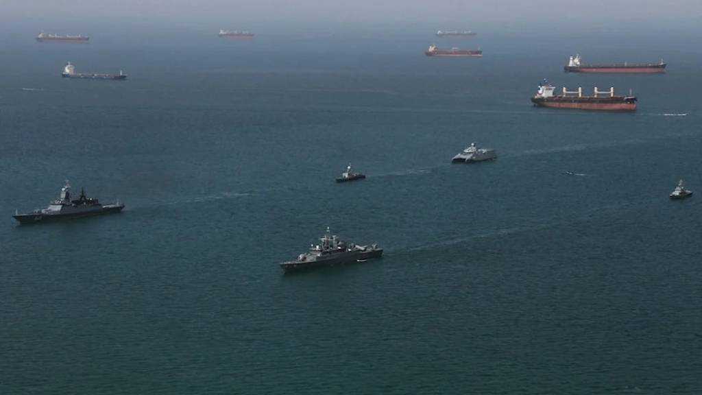Iran Army: Iran Rains 8 Cruise Missiles, 24 Drones on US Destroyers