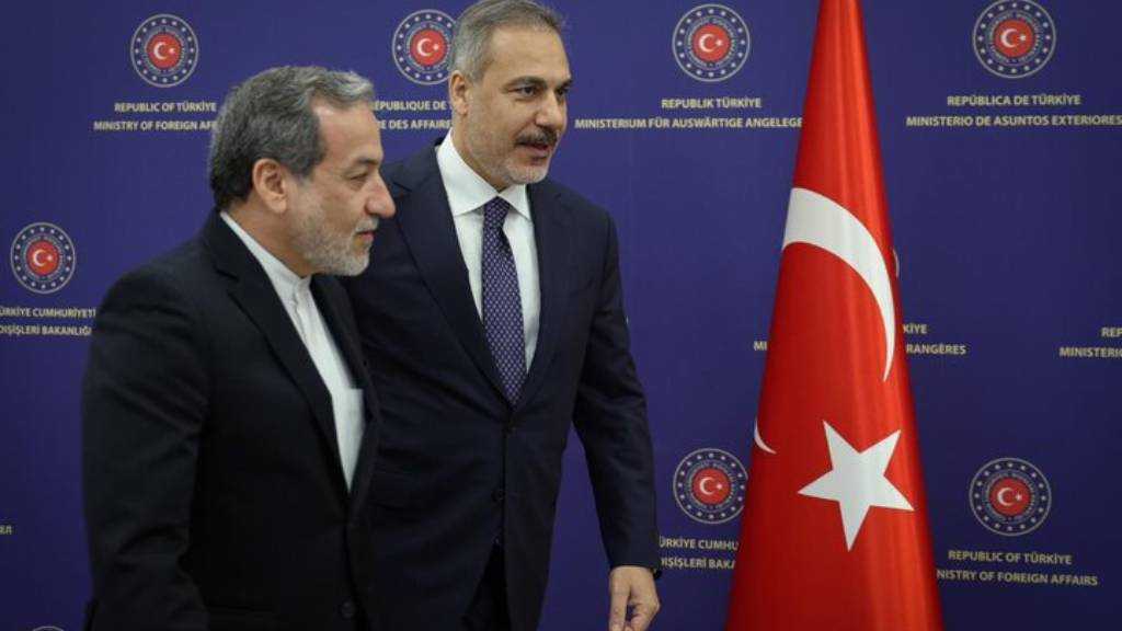 Iran, Turkey Diplomats Discuss Latest Regional Shifts