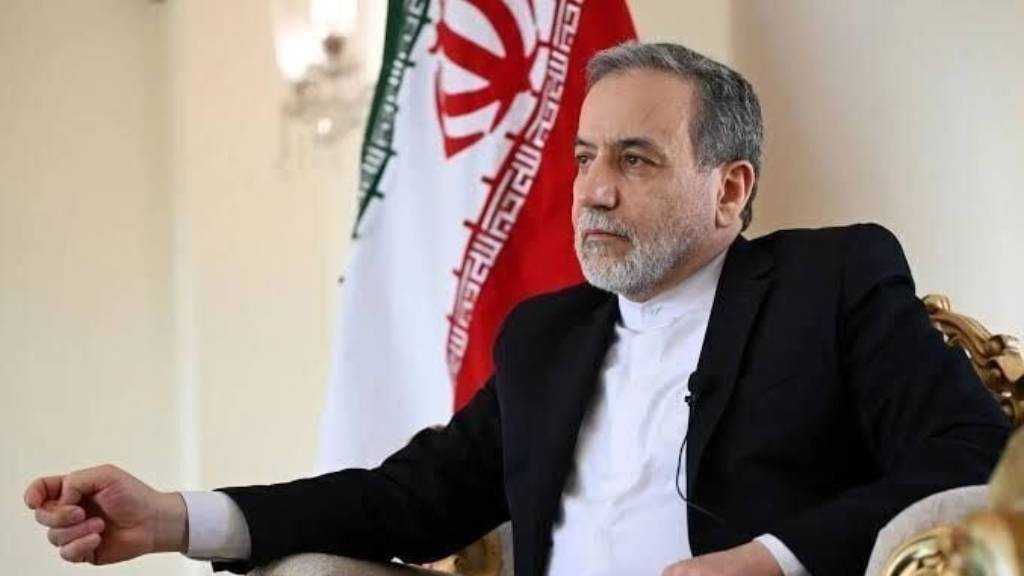 Araghchi: US Empire in Decline, Iran will Never Bow to Pressure