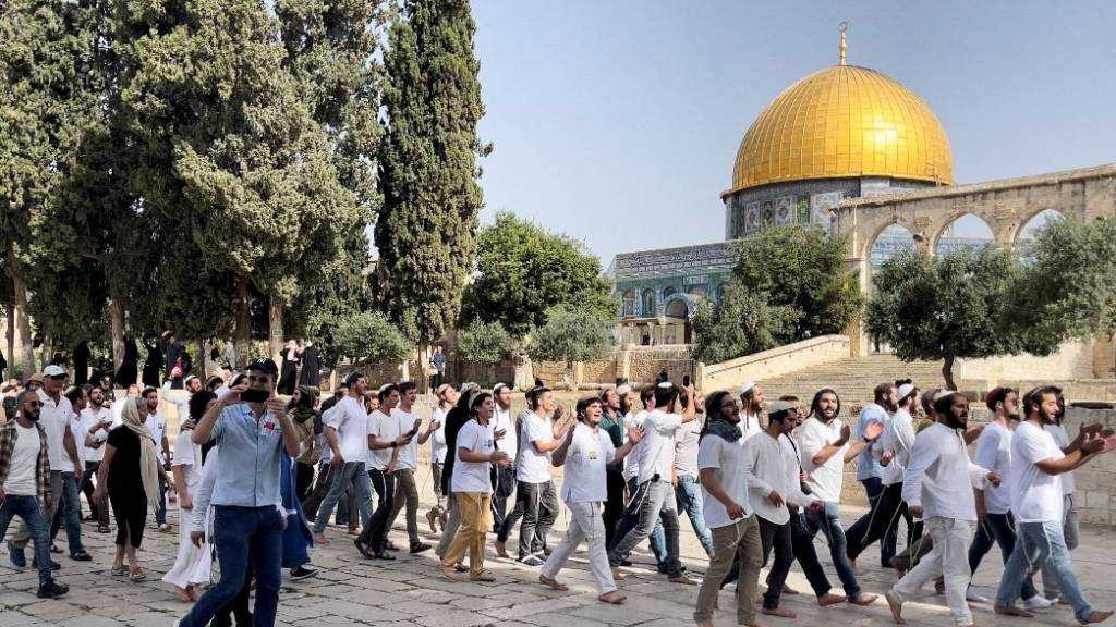 Settlers Raid Al-Aqsa Ahead of 50,000-Strong Flag March