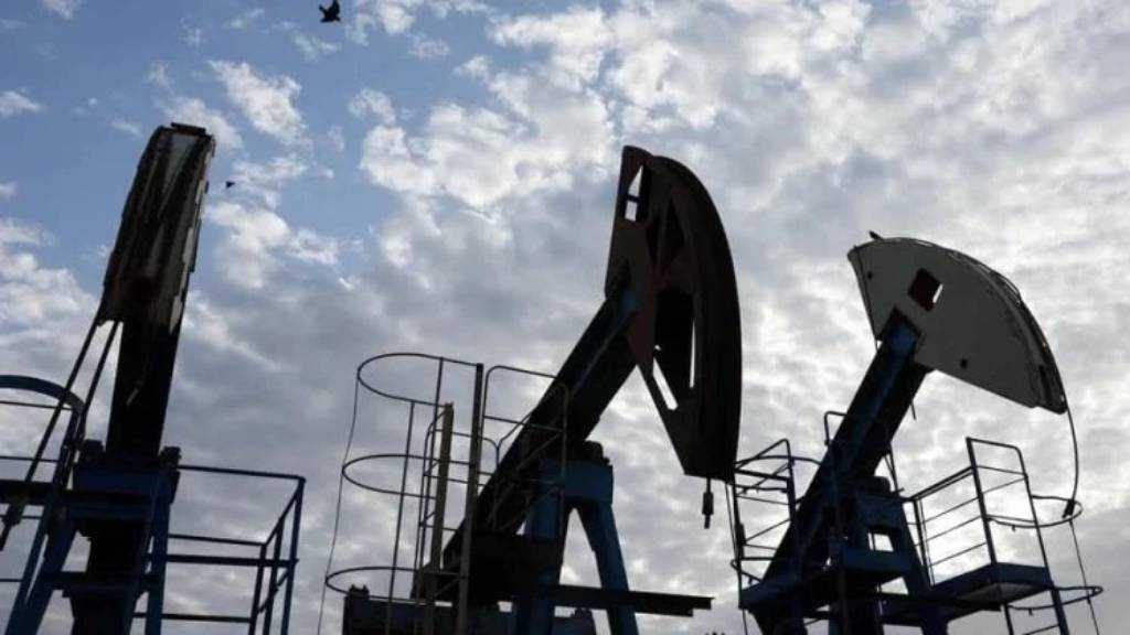 Oil Prices Surge to Two-Week High after Strike on UAE Nuclear Plant