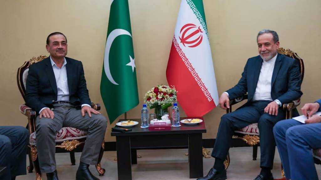 Top Pakistani Officials in Tehran Amid Iran-US Deal Push