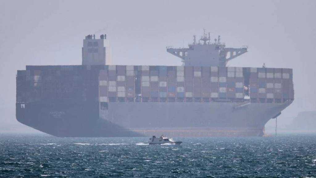 NYT Report: US Secretly Guides Ships Through Strait of Hormuz