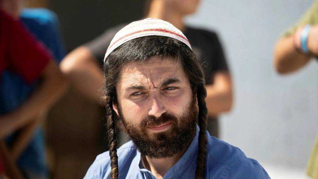 ’Israeli’ MP Uses Electric Saw on Arab Town School Gate