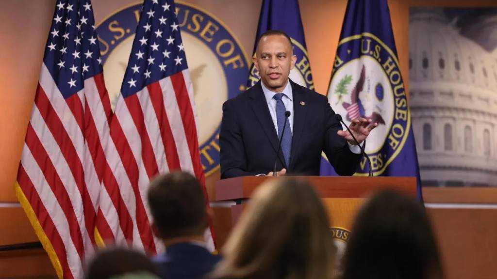 Jeffries Slams Trump’s Iran War Handling, Seeks Classified Briefing