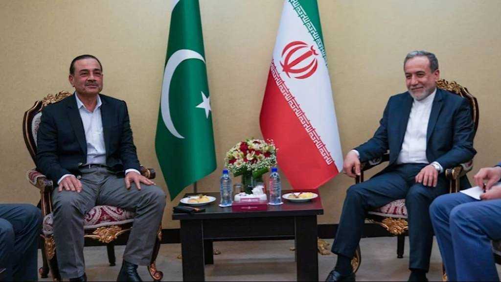 Araghchi Warns US Against Regional Military Action