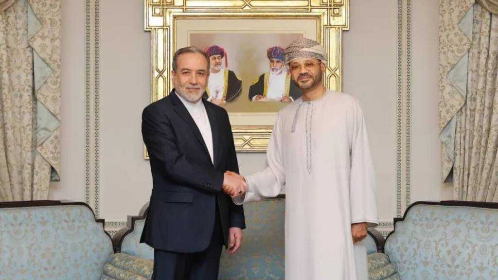 Araghchi to Hold Hormuz Talks in Oman