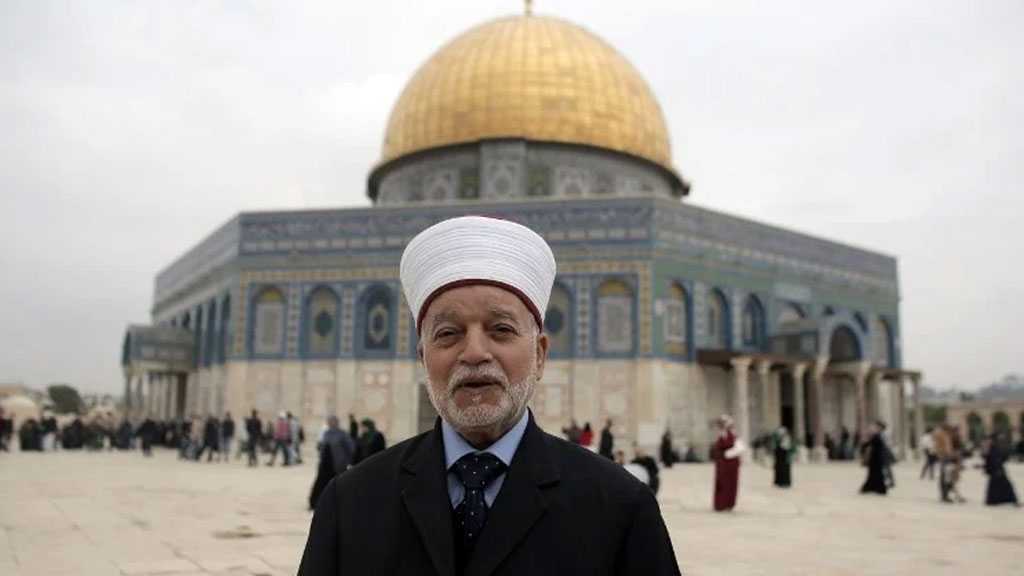 “Israel” Bars Palestinian Mufti from Al-Aqsa Mosque after Abducting Him