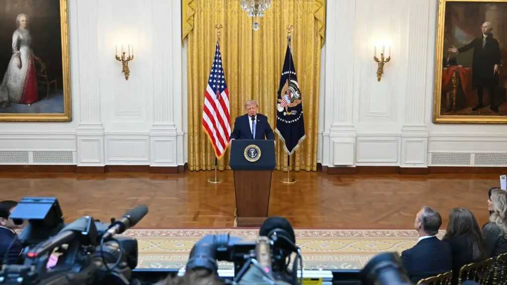 Trump Renews Attacks on US Media, Calls for Revoking TV Network Licenses