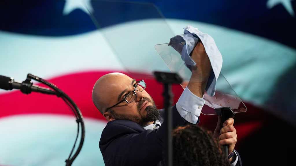 Trump Suspends Teleprompter Operator Over Alleged Insider Betting Scheme