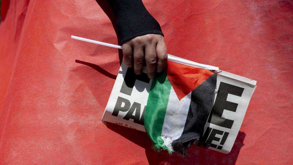 US Teachers’ Federation Condemns “Israel” Over Palestinian Wage Crisis
