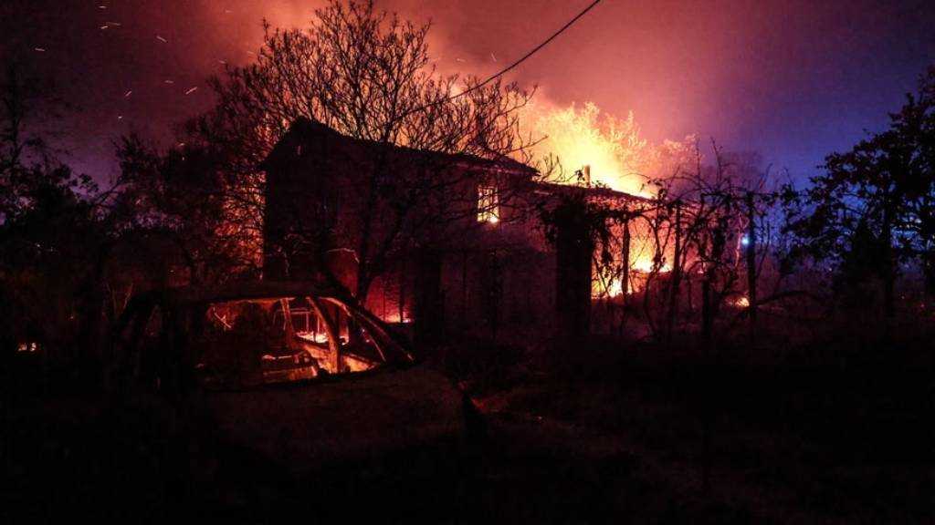 Thousands Flee Wildfires as Extreme Heat Scorches France, Spain