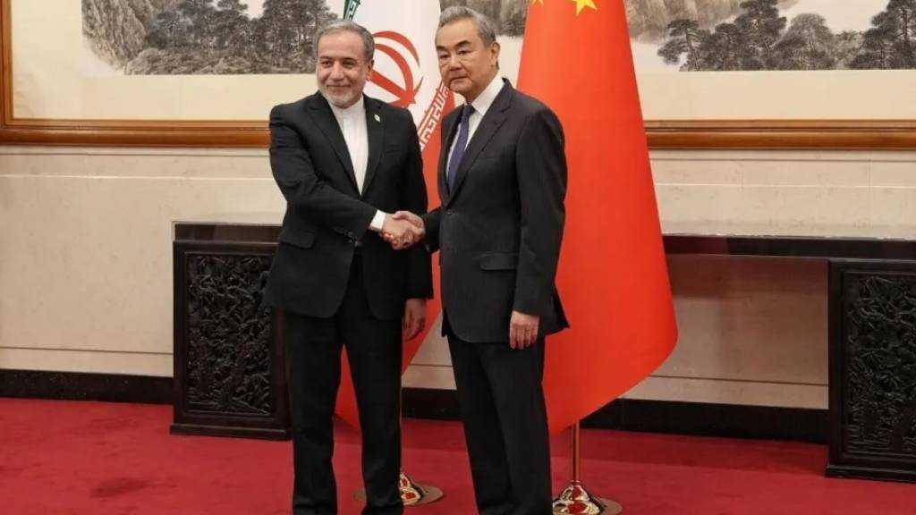 Araghchi, Wang Address Hormuz Security