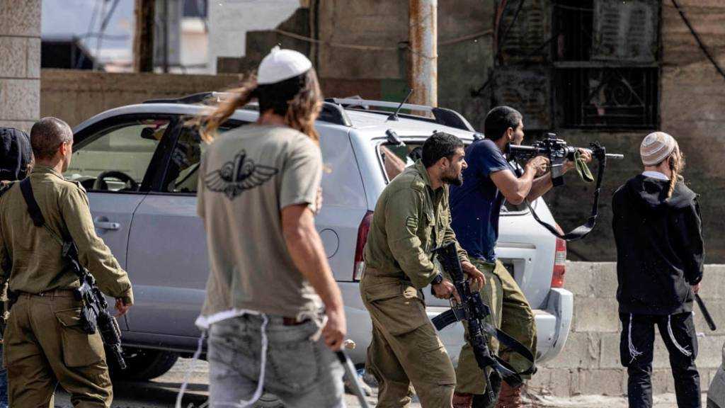 ’Israeli’ Settler Violence Injures 8 Palestinians in West Bank