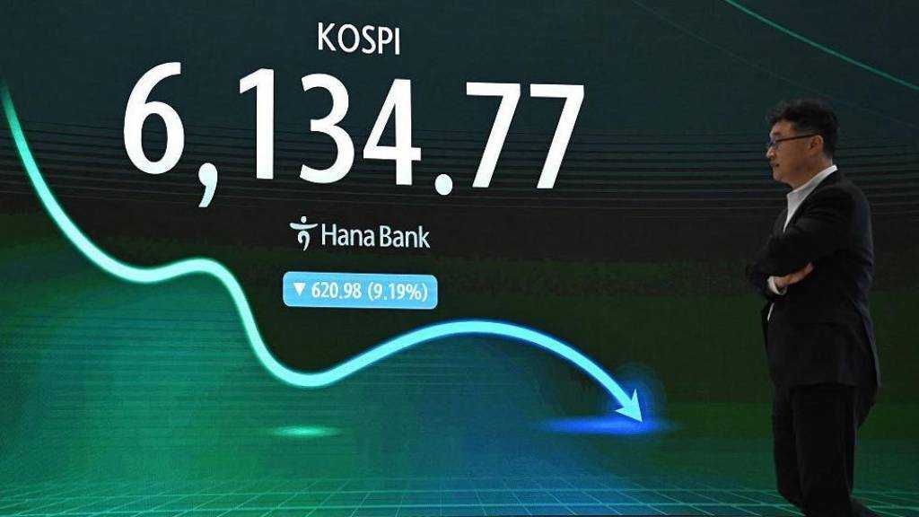 AI Stock Sell-Off Hits Chip Giants Across US and Asia