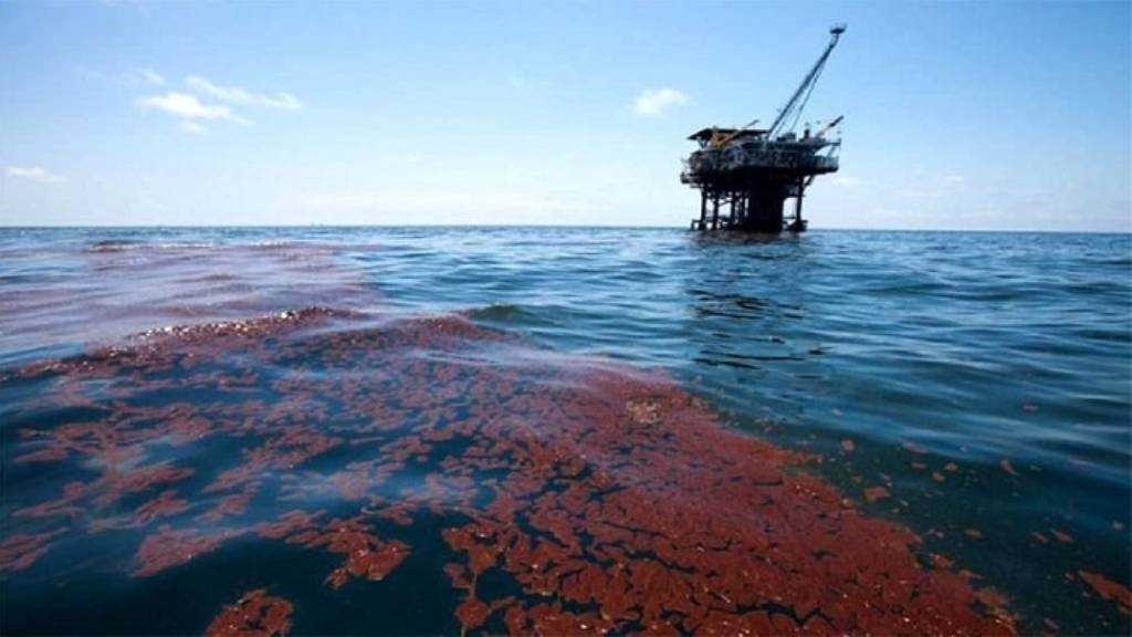 Iran Demands Accountability as Oil Spill Pollutes Qeshm Coast