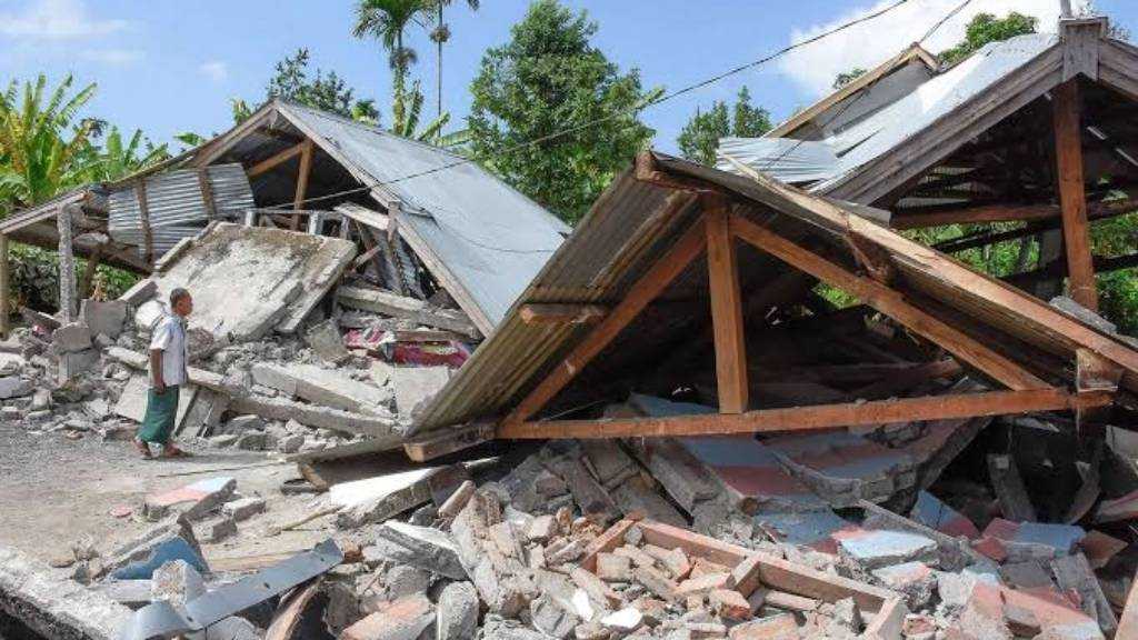 7.7-Magnitude Earthquake Strikes Eastern Indonesia, Leaving at Least 20 Dead