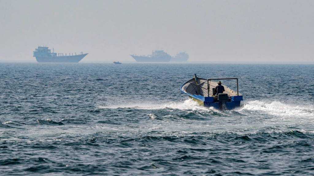 Kpler: Hormuz Traffic Nears Halt as Iran Upholds Navigation Rules