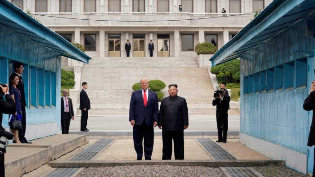 US Cuts South Korea Drills as Trump Pushes for New Kim Talks