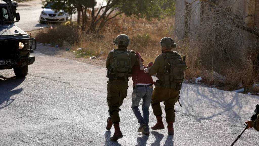 IOF Launch Mass Arrest Raids Across Occupied West Bank