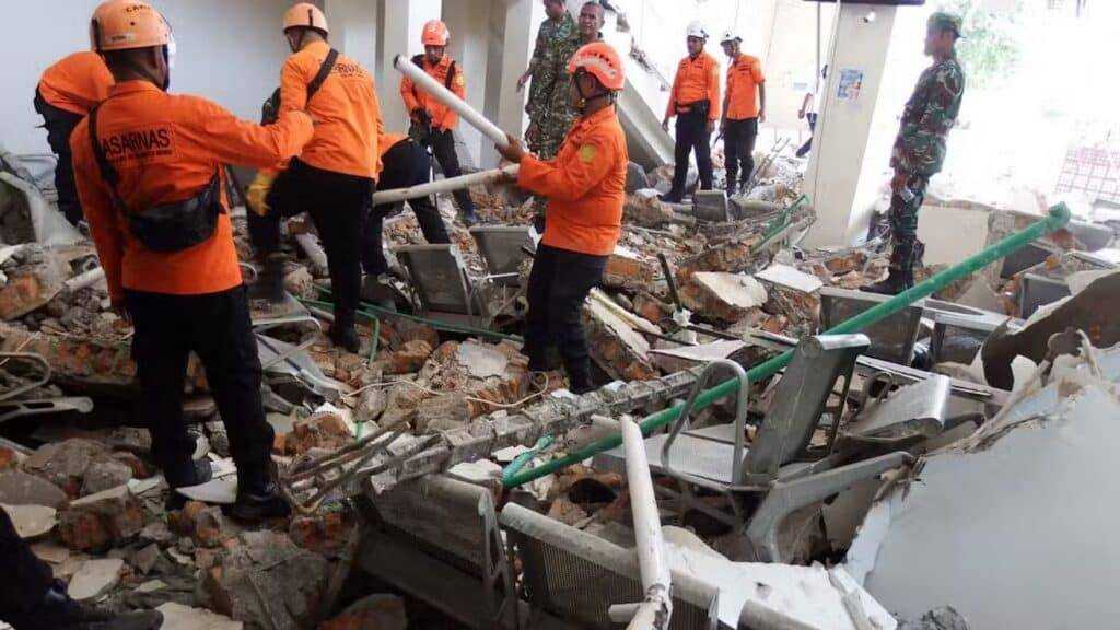 84-Year-Old Woman Found Alive Three Days After Indonesia Quake