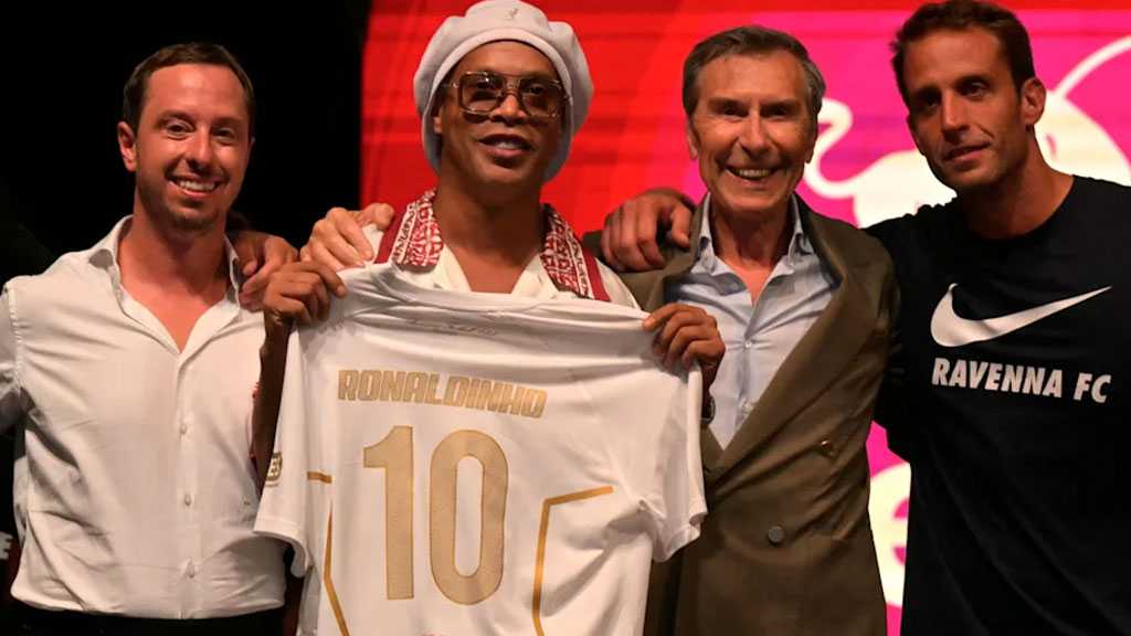 Ronaldinho Makes Stunning Football Comeback After 11-Year Absence