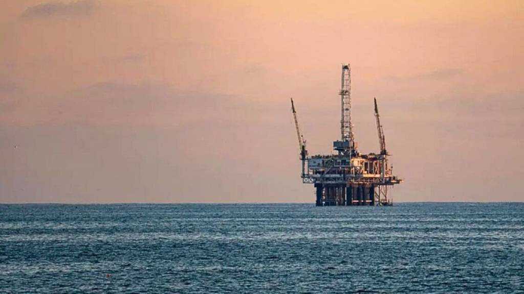 Oil Prices Slide as Iran Talks Raise Hopes for Hormuz Reopening