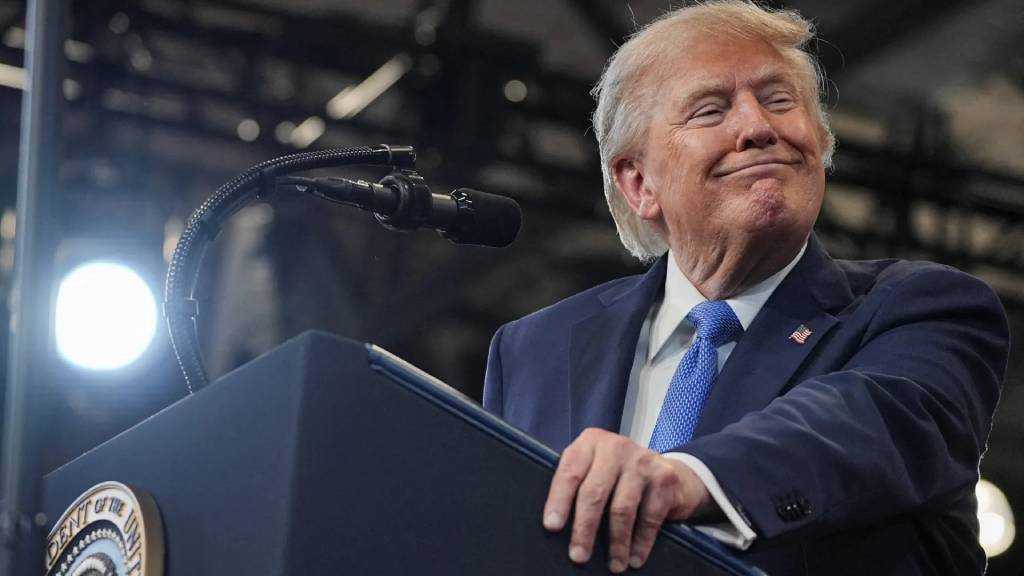 Trump Eyes Hormuz Reopening as Way Out of Unfinished Iran War