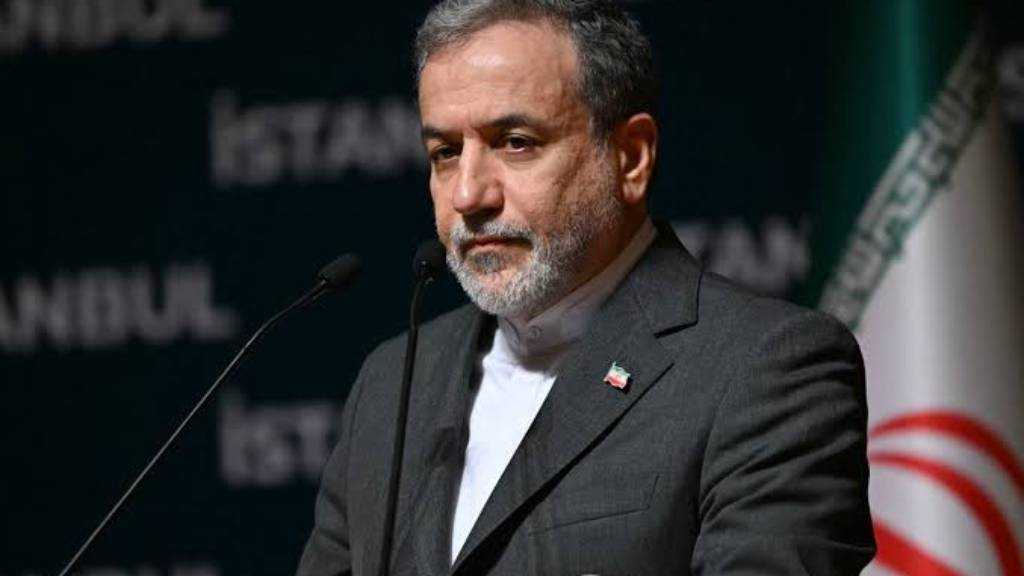 Araghchi: Iran Will Defend Its Rights Through Diplomacy, Force