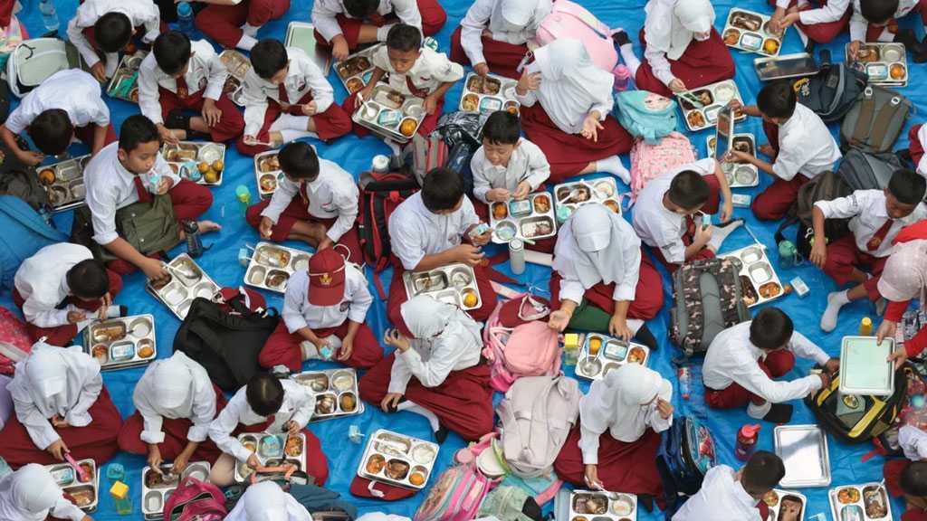 Indonesia: Gov’t’s Free Means Poison More than 800 Students, Teachers