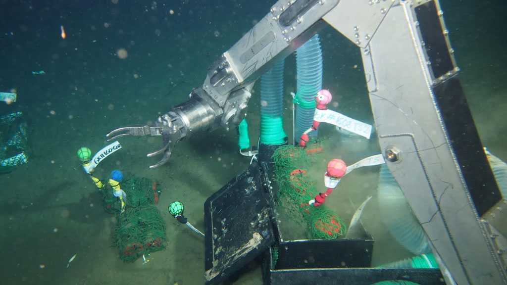 New Japanese AI Could Make Seabed Plastic Pollution Easier to Detect