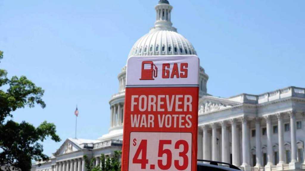 US Fuel Prices Surge as Iran War Deepens Economic Strain