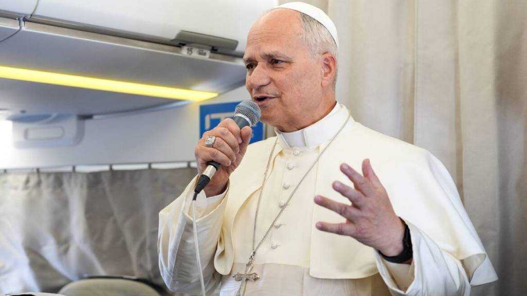  Pope Leo Urges Russia and Ukraine to Resume Talks