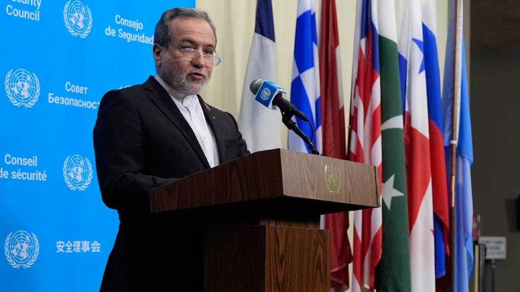Araghchi: Iran Sets Terms to Reopen Hormuz
