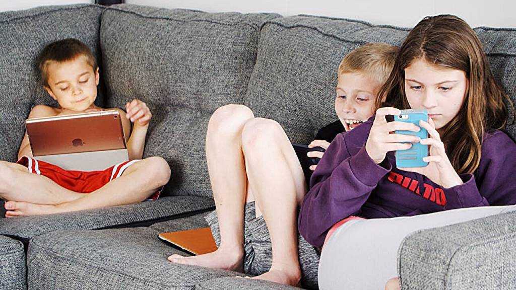  High Screen Time Linked to Academic and Mental Health Problems in Children