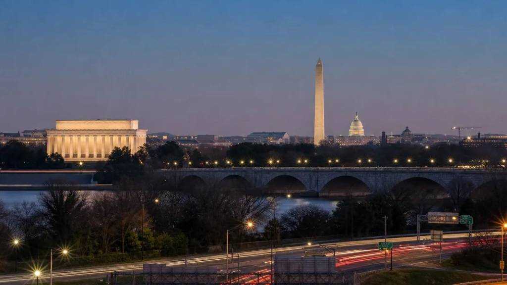  US Senator Urges Congress to Cut off Funding for Iran War