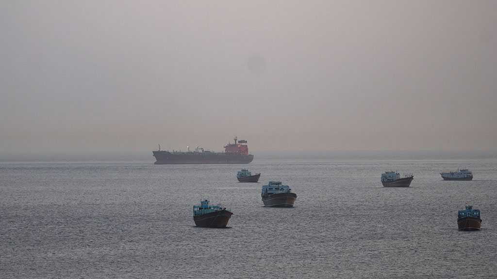  UKMTO: Oil Tanker Hit by Unknown Projectile off Oman