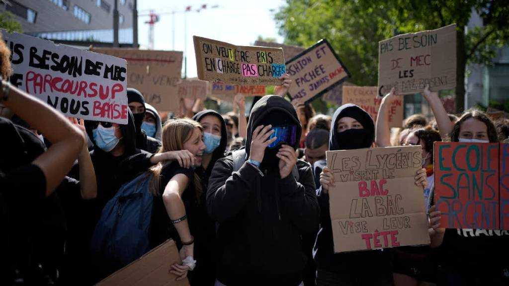  Mass French Student Protests Hit Paris