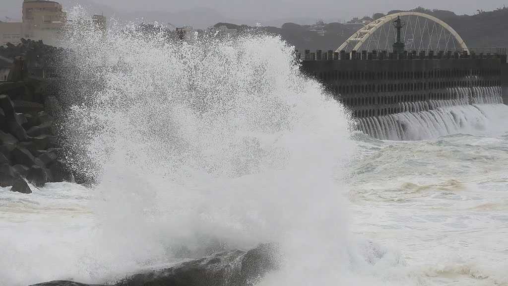 Typhoon Champi: Over 146,000 Households without Electricity in Taiwan