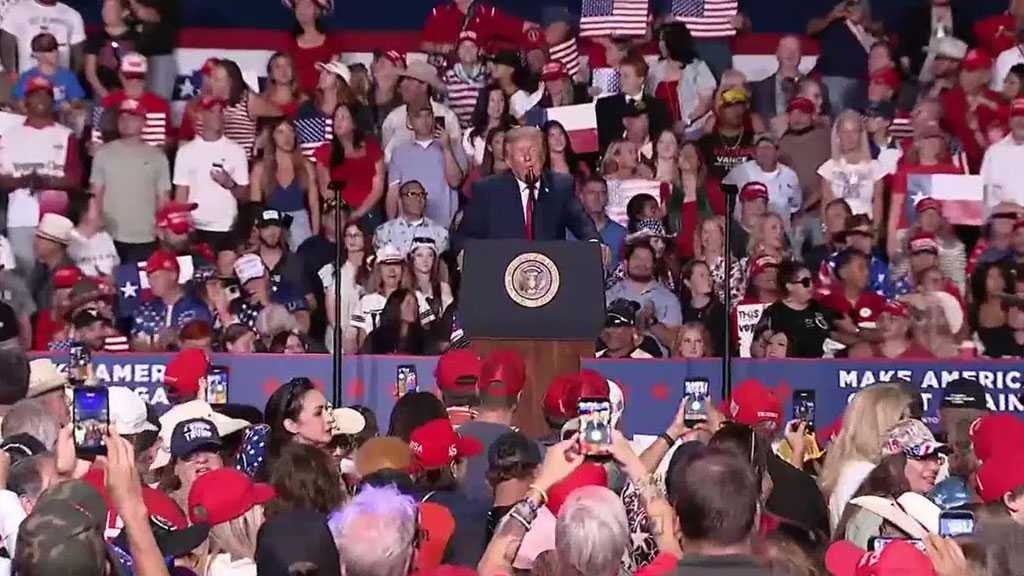  Protesters Confront Trump Over Epstein During Ohio Rally
