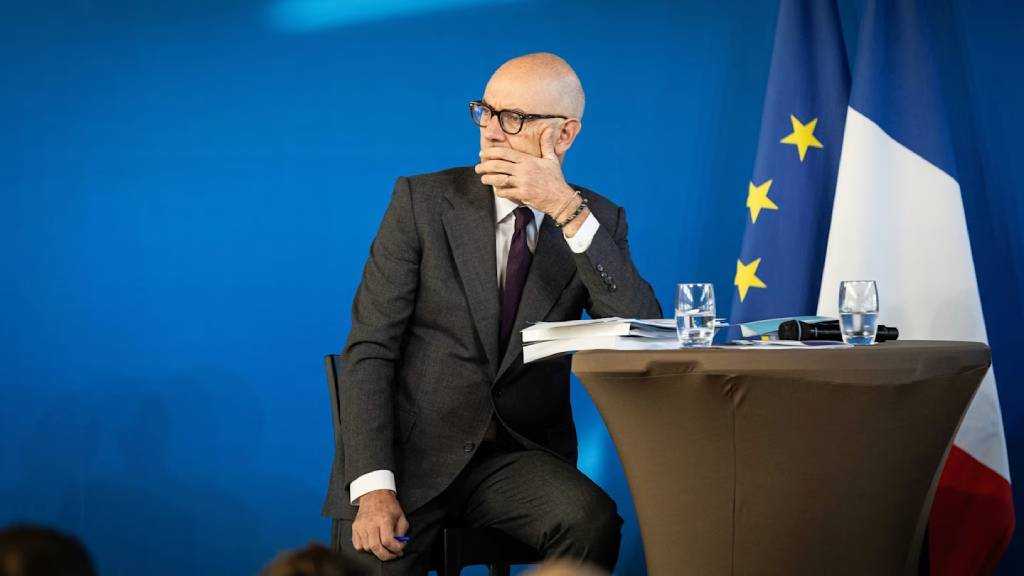  French Finance Minister: Economy Headed Straight for A Wall