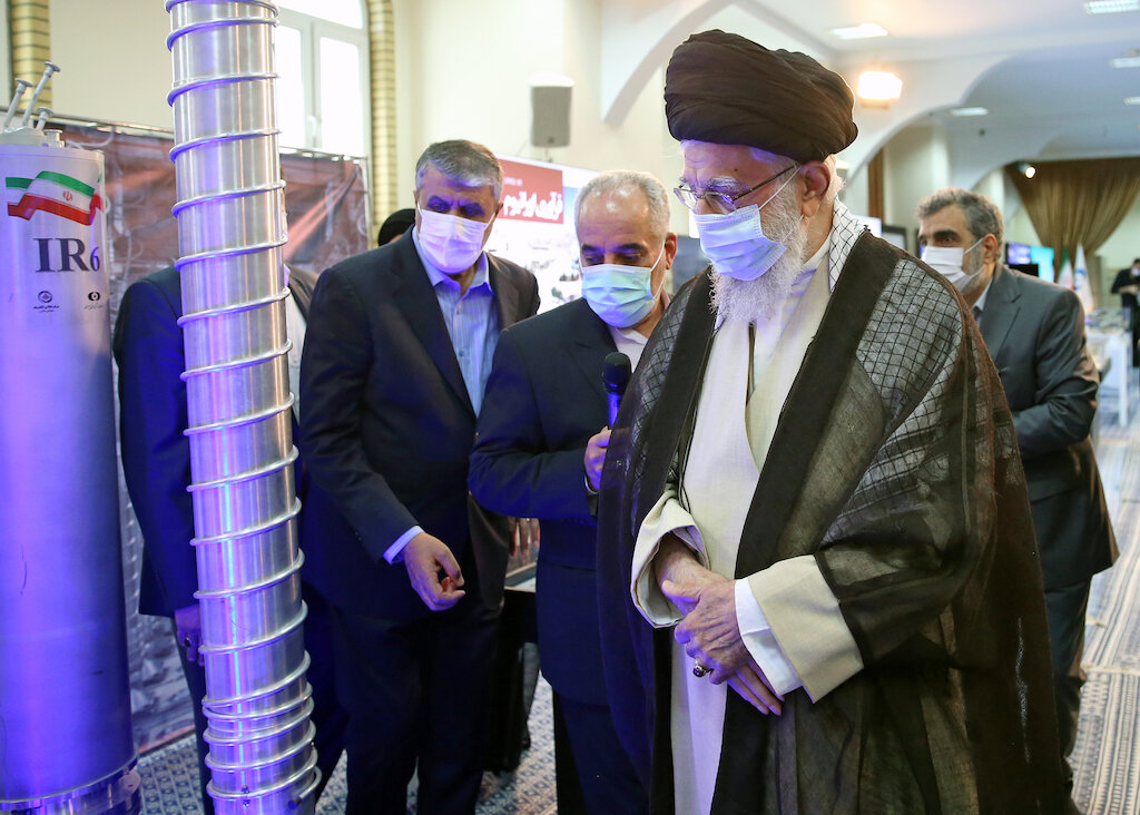 Imam Khamenei Visits Exhibition of Achievements in Iran’s Nuclear Industry